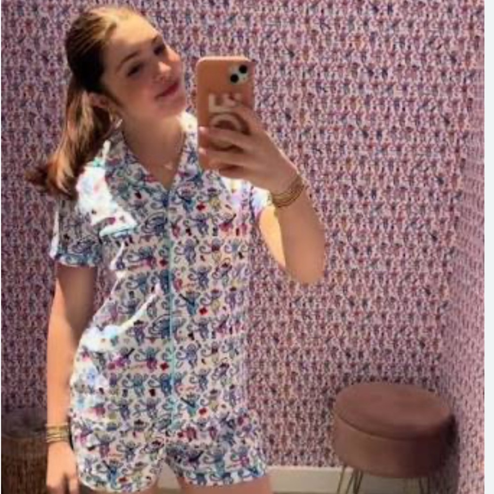 Roller Rabbit Pajamas 2- piece shorts and short sleeve Polo set Size Small - Picture 6 of 6